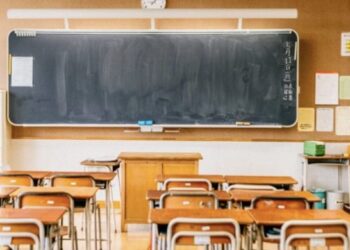 “La scuola non è la spiaggia”, richiesto un abbigliamento decoroso a Serramanna