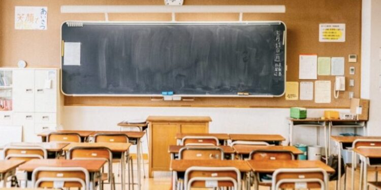 “La scuola non è la spiaggia”, richiesto un abbigliamento decoroso a Serramanna