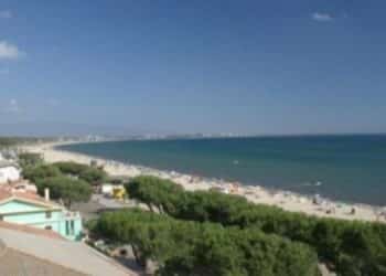 Torregrande, un tuffo in acqua rischia di trasformarsi in tragedia per un 14enne