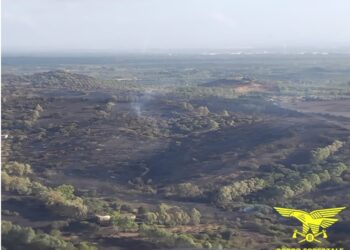 Villacidro il giorno dopo l’incendio: una distesa di cenere, rabbia e dolore