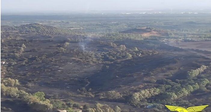 Villacidro il giorno dopo l’incendio: una distesa di cenere, rabbia e dolore
