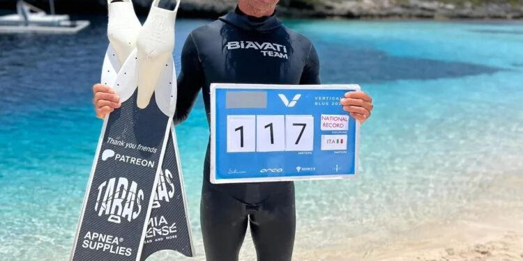 117 metri in apnea: nuovo record italiano per il sardo Davide Carrera alle Bahamas