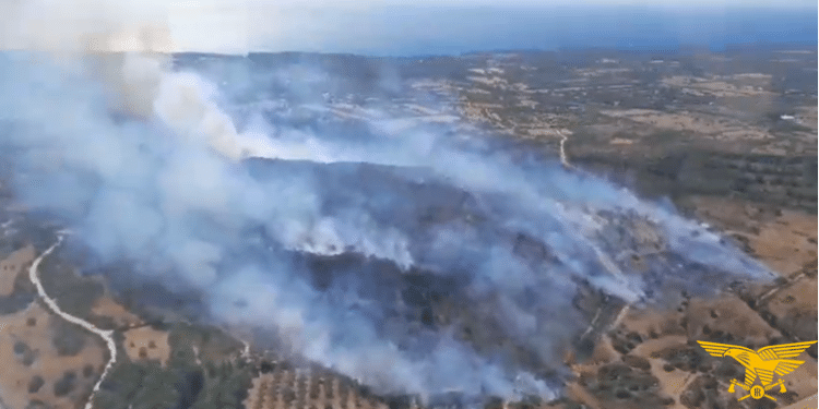 Orosei si prepara al peggio, pronti i bus e case evacuate. Il Comune: “Non recatevi nelle zone del rogo”