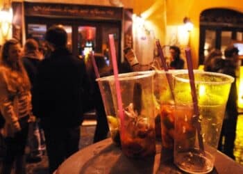 “Meglio un passaggio in più che una tragedia in meno”: l’iniziativa di Patrizia per portare a casa sani e salvi i ragazzi della movida a Cagliari