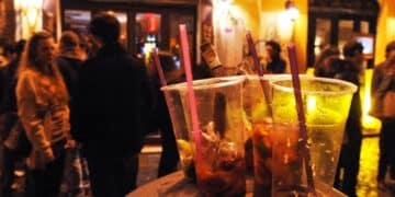 “Meglio un passaggio in più che una tragedia in meno”: l’iniziativa di Patrizia per portare a casa sani e salvi i ragazzi della movida a Cagliari