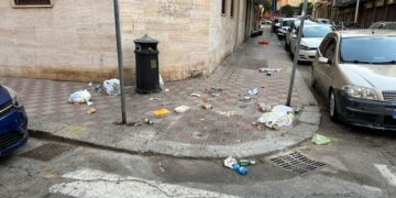 Cagliari, rifiuti da incubo a San Benedetto: “Cartelli finti e nessun controllo, ecco quanto viviamo nel degrado”