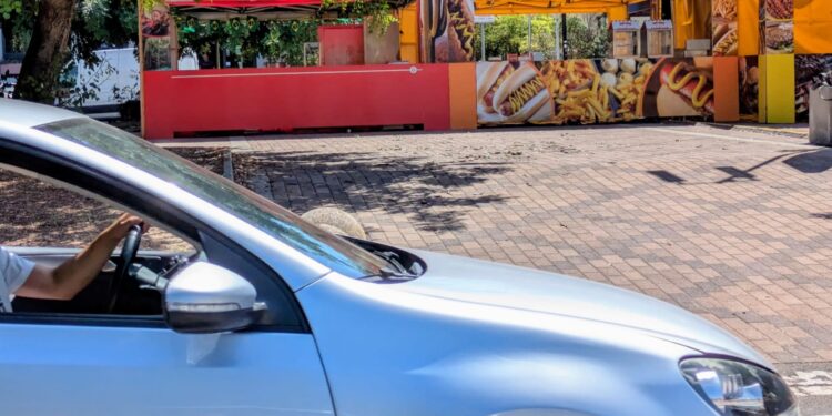 Monserrato, strade colabrodo e silenzi istituzionali: “L’amministrazione organizza feste e ignora i problemi veri”