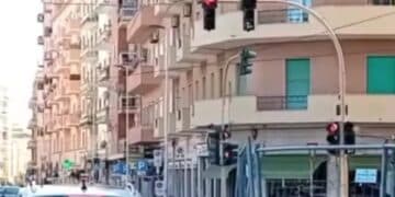 Cagliari, traffico nel caos in viale Marconi tra cantieri e semafori mal gestiti: “È tutto bloccato, città invivibile”