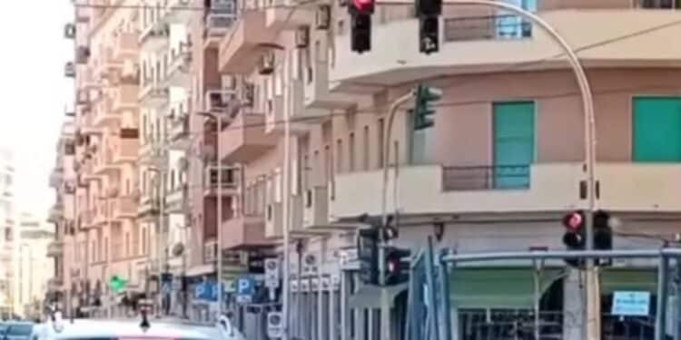 Cagliari, traffico nel caos in viale Marconi tra cantieri e semafori mal gestiti: “È tutto bloccato, città invivibile”