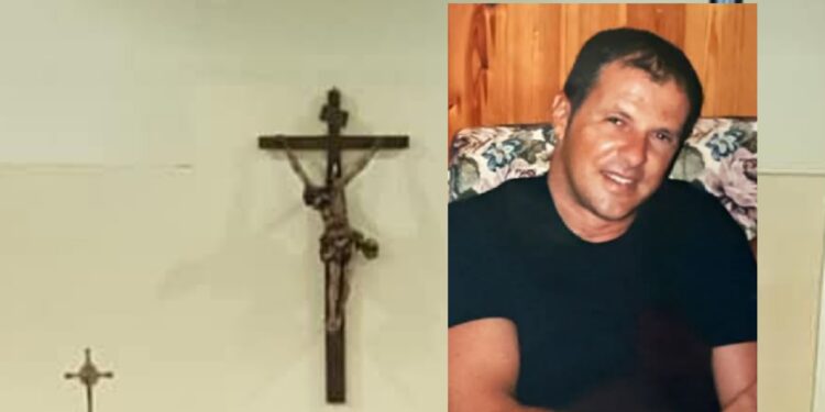 A Pirri l’ultimo saluto a Gianluca Perra, 56 anni, il sub deceduto il 4 luglio: “Vola in alto”