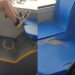 Cagliari, gli autobus sono sporchi? “Colpa dei cafoni con le scarpe sui sedili”