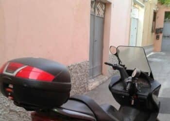 Speronato in scooter mentre tornava a casa fra Elmas e San Sperate