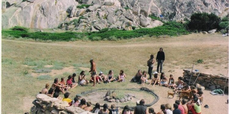 Muore durante il campeggio un giovane di 33 anni: la tragedia nella Valle della Luna