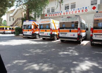Caldo e afa a Cagliari, incubo al pronto soccorso: interminabili ore di attesa tra ambulanze e urla