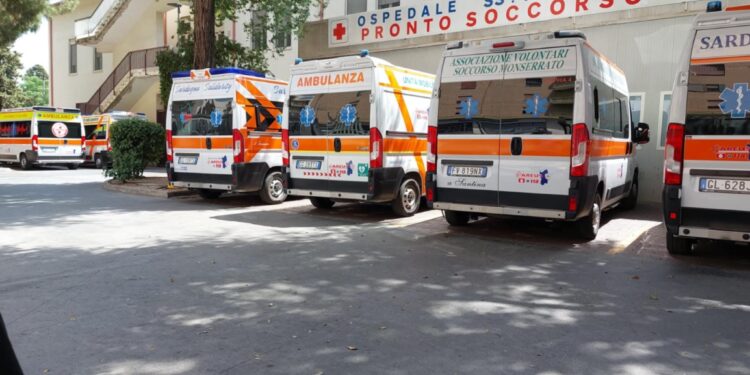 Caldo e afa a Cagliari, incubo al pronto soccorso: interminabili ore di attesa tra ambulanze e urla