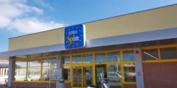 Preso d’assalto l’Eurospin di Macomer: esplosivo per aprire la cassaforte e chiodi nel piazzale