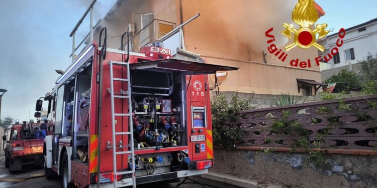 Paura a Portoscuso, fiamme in un’abitazione: salvati un 90enne e il figlio disabile