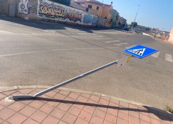 Serramanna, auto fuori controllo sbanda e finisce sul marciapiede