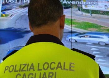 Cagliari, investe un 58enne e scappa senza soccorrerlo: la polizia individua il pirata