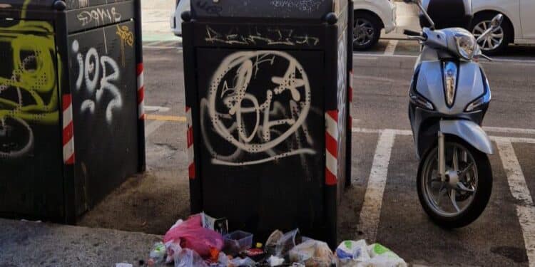 Emergenza rifiuti a Cagliari: “Siano impiegati gli extracomunitari di piazza del Carmine per ripulire”