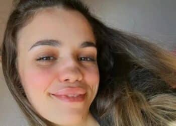 Assemini, picchiata selvaggiamente da tre donne che hanno fatto irruzione nel bar dove lavorava: “Vi racconto cosa è successo”