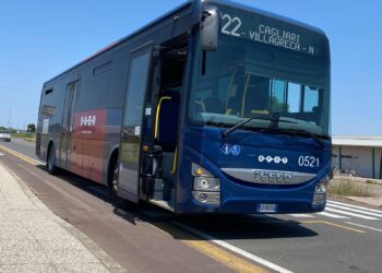 La gentilezza che scalda il cuore: anziana resta senza passaggio, autista dell’Arst l’accompagna dal capolinea a casa