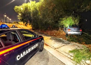 Inseguimento notturno sulla Ss 554, poi lo schianto: 33enne denunciato per guida in stato di ebbrezza