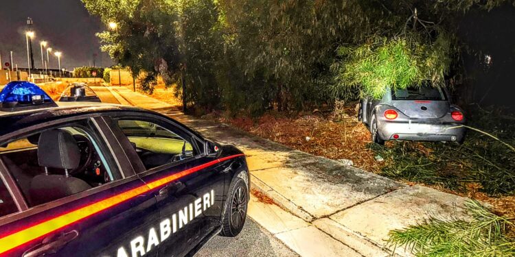 Inseguimento notturno sulla Ss 554, poi lo schianto: 33enne denunciato per guida in stato di ebbrezza