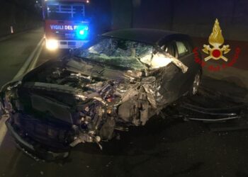 Il terribile schianto nella galleria di Maracalagonis sulla 125 Var: sono tre i feriti in gravi condizioni, ecco le immagini