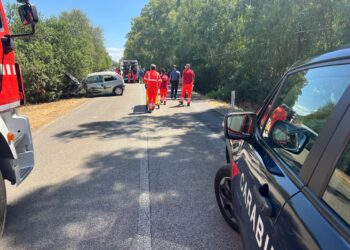 Scontro frontale sulla SP 90 a Domusnovas: tre feriti trasportati in ospedale