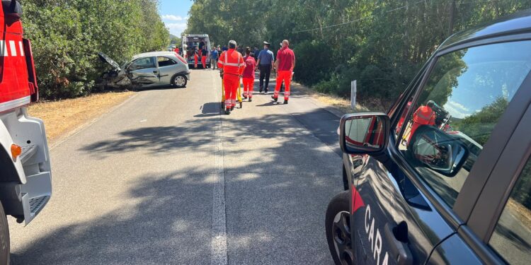 Scontro frontale sulla SP 90 a Domusnovas: tre feriti trasportati in ospedale
