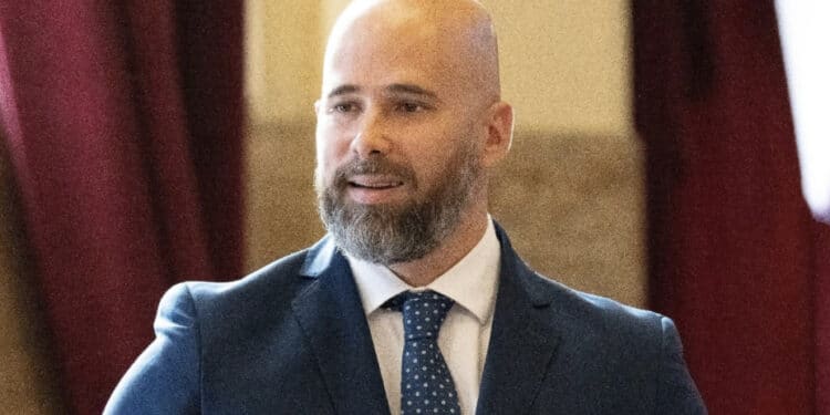 Cagliari, Mura:”Più senzatetto in strada, ma il centrosinistra pensa a cancellare il divieto di bivacco e accattonaggio”