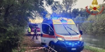 Crolla un albero per il maltempo, morta una 63enne