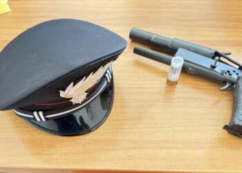Carbonia, fermato nella notte in Piazza Matteotti con una pistola artigianale: arrestato un 20enne