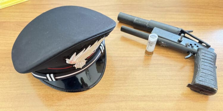 Carbonia, fermato nella notte in Piazza Matteotti con una pistola artigianale: arrestato un 20enne