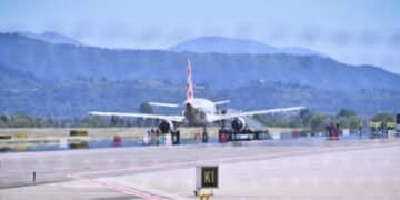 Tragedia in aeroporto: 35enne muore risucchiato dal motore di un aereo in partenza