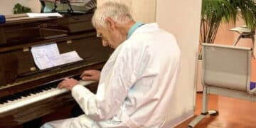 Vandalizzato il pianoforte al Businco: “Un colpo al cuore, alleviava la sofferenza dei malati”