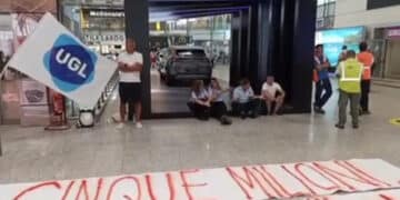 Elmas, primo sciopero dei lavoratori della SogaerSecurity: “Condizioni critiche da anni” (VIDEO)