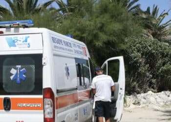 Tragedia in spiaggia, 17enne muore travolto dalla sabbia in una buca che aveva scavato