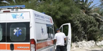 Tragedia in spiaggia, 17enne muore travolto dalla sabbia in una buca che aveva scavato