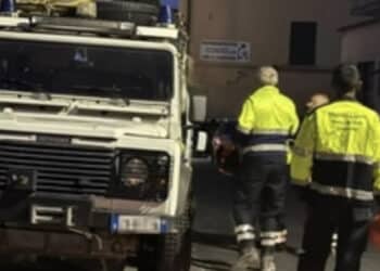 Bimbo di 5 anni scompare da un camping mentre è in vacanza con i genitori: interrogato un uomo