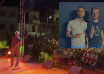 Gonnesa, turista rischia di dormire su una panchina dopo il concerto di Giorgio Vanni perché le corse del bus sono terminate: l’agente del cantante lo accompagna a Cagliari
