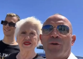 Wanna Marchi in Sardegna, tra critiche e consensi cattura l’attenzione del web (VIDEO)