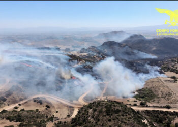 Sardegna ancora tra le fiamme, bruciano Furtei e Nurri: 19 incendi in tutta l’Isola