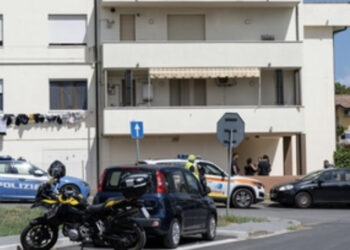 Tragedia familiare: guardia giurata spara alla moglie e poi si toglie la vita