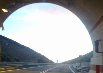 Maracalagonis, scontro fra auto e furgone nella galleria ‘Gutturu Frascu’: 5 feriti