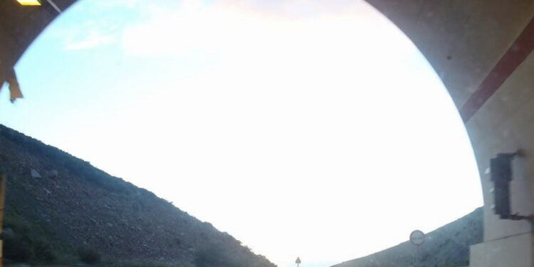 Maracalagonis, scontro fra auto e furgone nella galleria ‘Gutturu Frascu’: 5 feriti