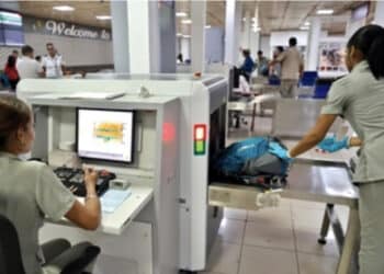 Aereo, via il limite dei 100ml e trasporto fino a 2 litri per il bagaglio a mano in Italia e in Europa: ecco dove