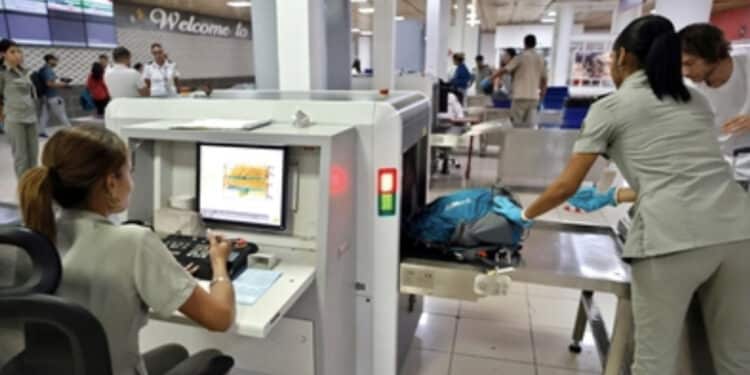 Aereo, via il limite dei 100ml e trasporto fino a 2 litri per il bagaglio a mano in Italia e in Europa: ecco dove