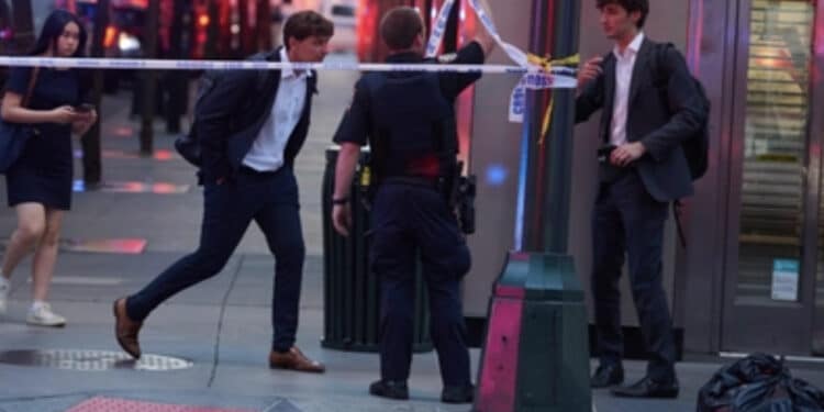 Follia in un grattacielo di Manhattan: uccide  4 persone e poi si toglie la vita